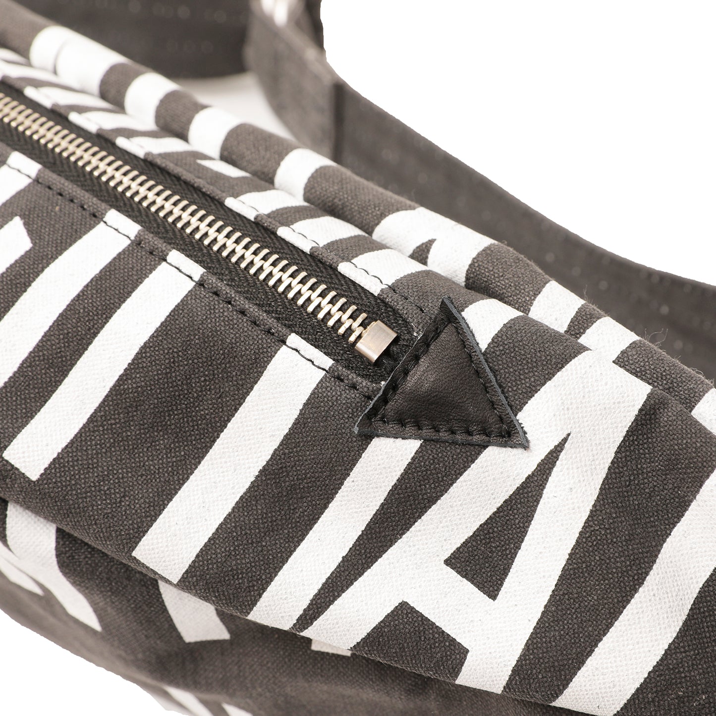【JDG23660】Bus Stop Ramble Sling